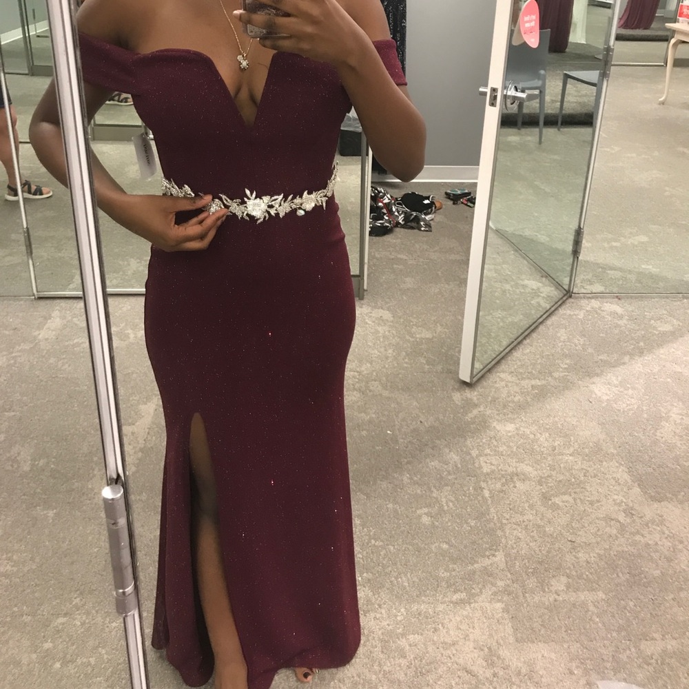 Burgundy sparkly slim fitted prom dress